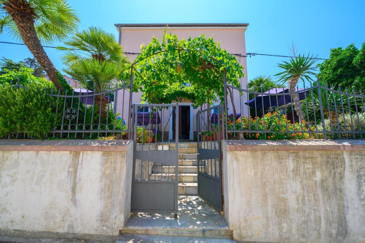 מאלי לוסיניי Apartmani Loreta מראה חיצוני תמונה