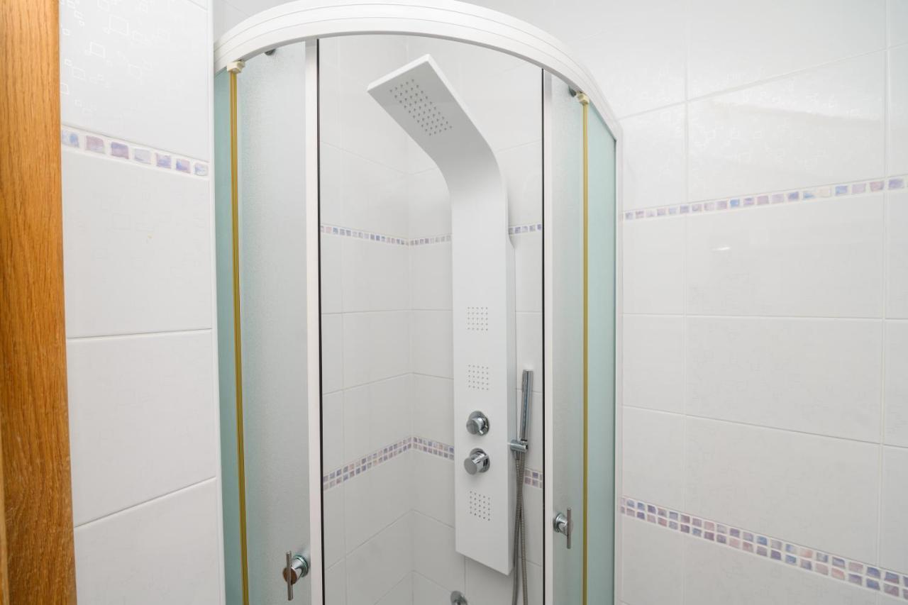 מאלי לוסיניי Apartmani Loreta מראה חיצוני תמונה