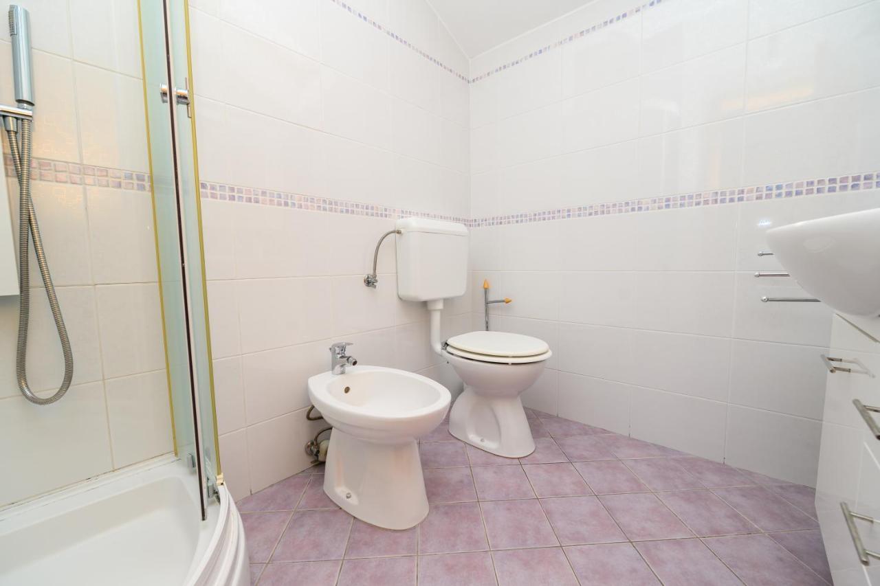 מאלי לוסיניי Apartmani Loreta מראה חיצוני תמונה