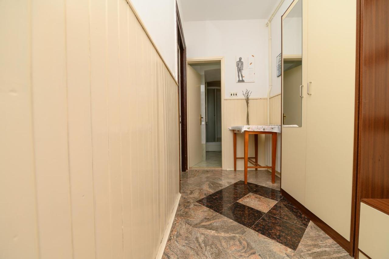 מאלי לוסיניי Apartmani Loreta מראה חיצוני תמונה