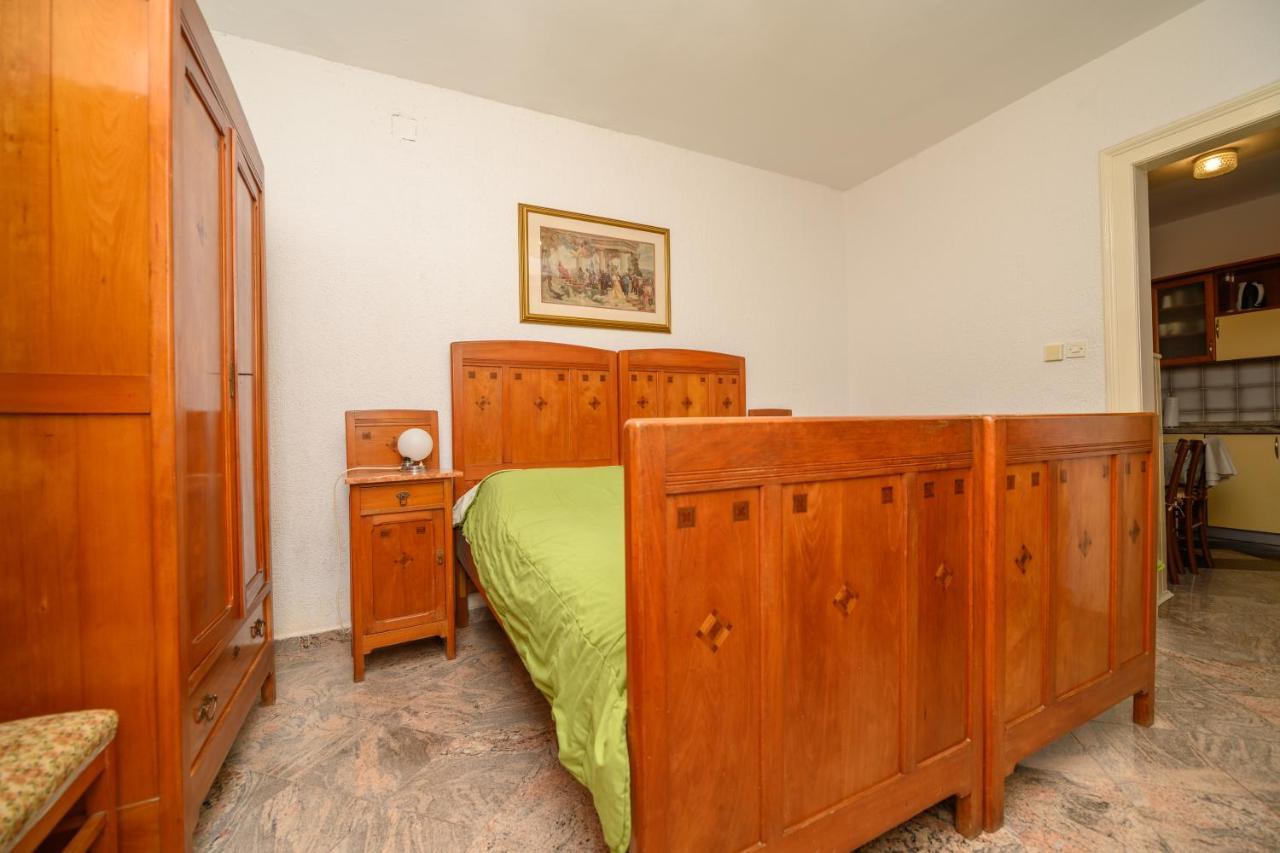 מאלי לוסיניי Apartmani Loreta מראה חיצוני תמונה