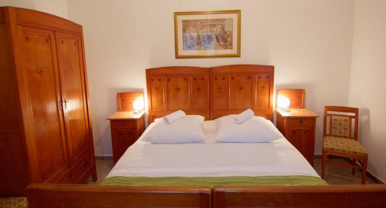 מאלי לוסיניי Apartmani Loreta מראה חיצוני תמונה